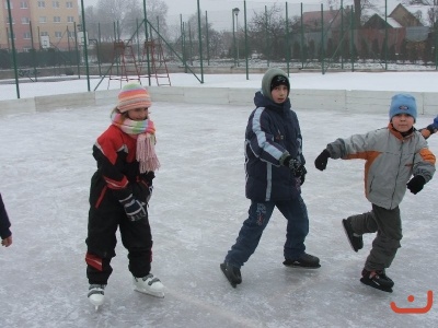 Bruslení na školním kluzišti v Tv