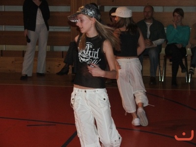 Pohni kostrou