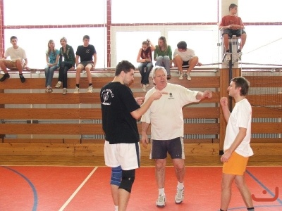 Sportovní klání žáků proti učitelům