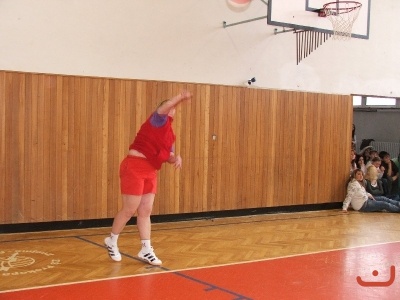 Sportovní klání žáků proti učitelům