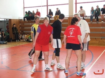 Sportovní klání žáků proti učitelům