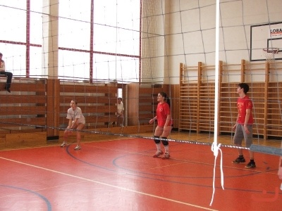 Sportovní klání žáků proti učitelům