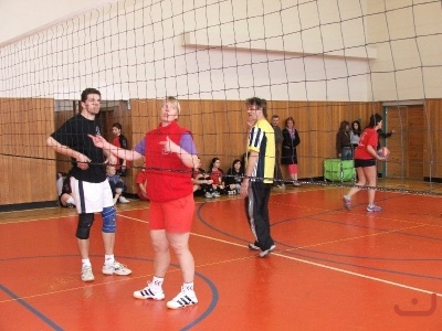 Sportovní klání žáků proti učitelům