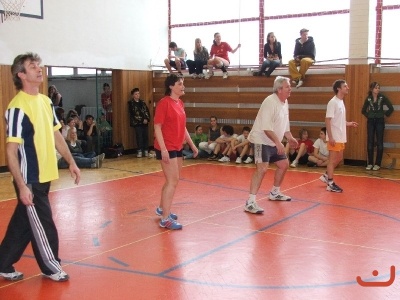 Sportovní klání žáků proti učitelům