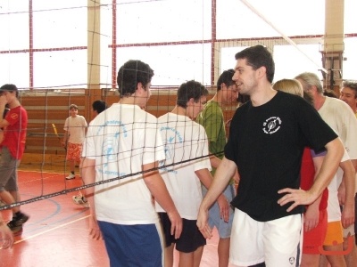 Sportovní klání žáků proti učitelům
