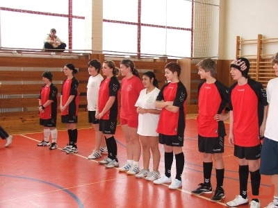 Sportovní klání žáků proti učitelům