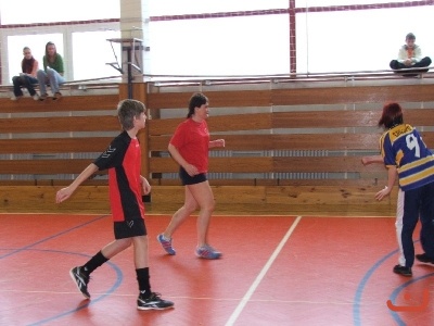 Sportovní klání žáků proti učitelům