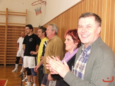 Sportovní klání žáků proti učitelům