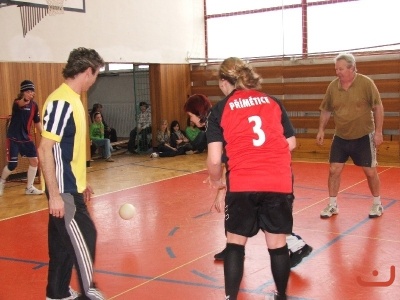 Sportovní klání žáků proti učitelům