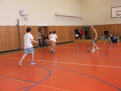 Sportovní klání žáků proti učitelům