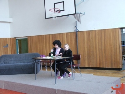 Prosincová soutěž pořádaná 7.A - scénky z filmů