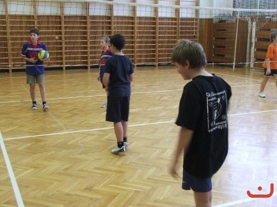 Turnaj v červeném minivolejbalu
