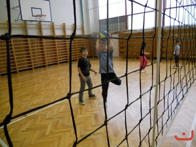 Turnaj v žlutém minivolejbalu