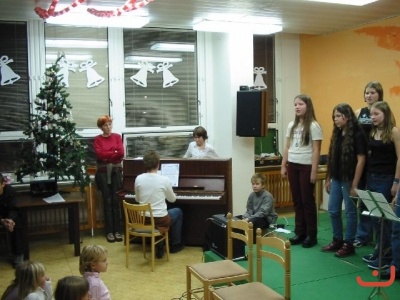 Vanocnistrom2002