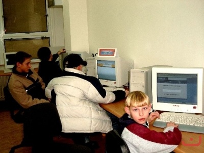 Vanocnistrom2002