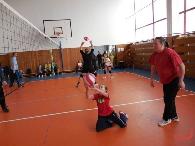 Novoroční minivolejbal rodičů s dětmi