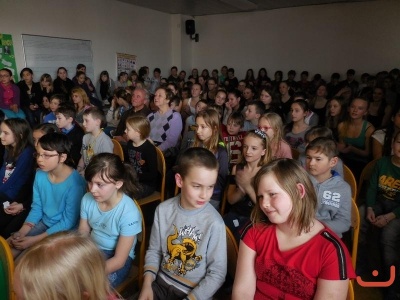 Pohni kostrou