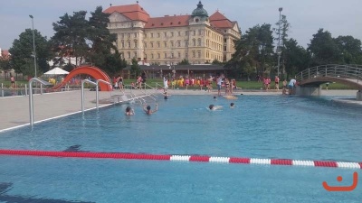 louka plna deti_44