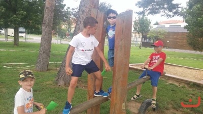 louka plna deti_84
