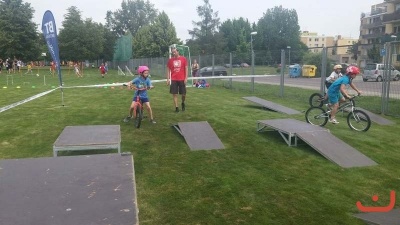 louka plna deti_93
