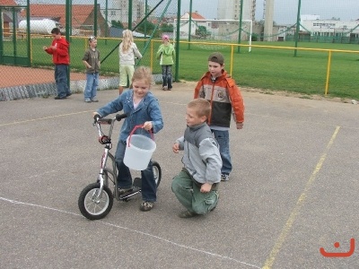 Závod na koloběžkách