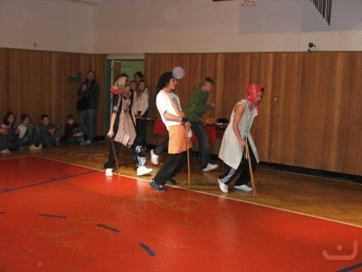 Pohni kostrou 2010