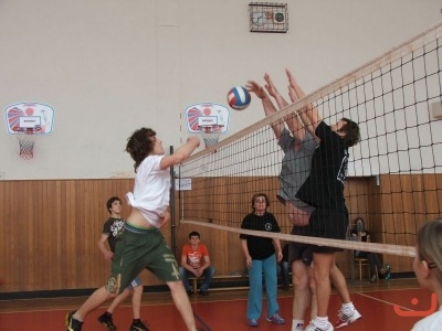sportovní klání - žáci proti učitelům