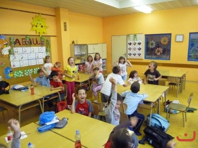 Spaní prvňáčků ve škole