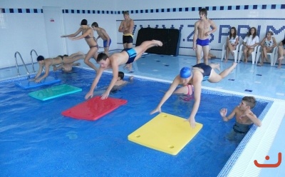 9.A v bazénu