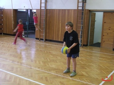 Turnaj v červeném minivolejbalu