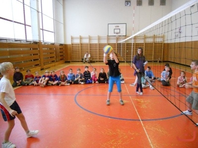 Turnaj v žlutém minivolejbalu