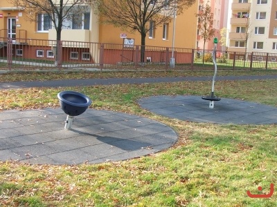 Exteriér a okolí školy