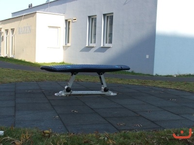 Exteriér a okolí školy