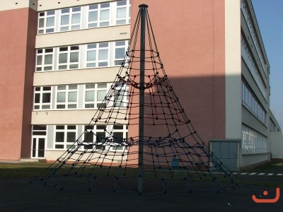 Exteriér a okolí školy