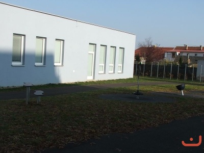 Exteriér a okolí školy