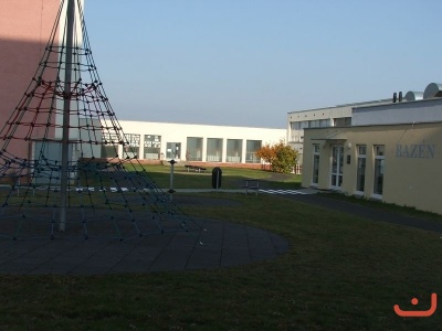 Exteriér a okolí školy