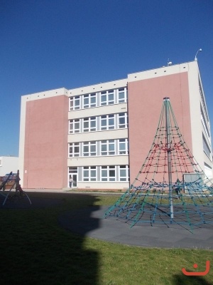 Exteriér a okolí školy