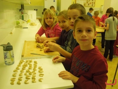 Pečení cukroví 2.A, 2.B
