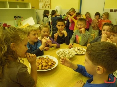 Pečení cukroví 2.A, 2.B