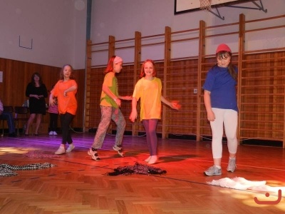 Pohni kostrou