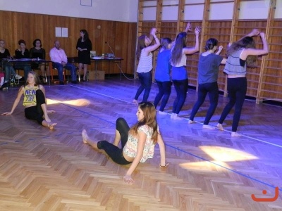 Pohni kostrou