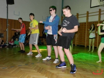 Pohni kostrou