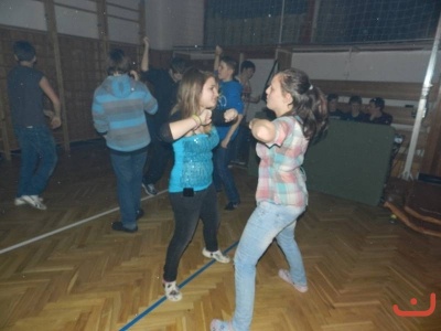 Pohni kostrou
