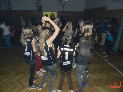 Pohni kostrou