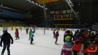 Bruslení na zimním stadionu