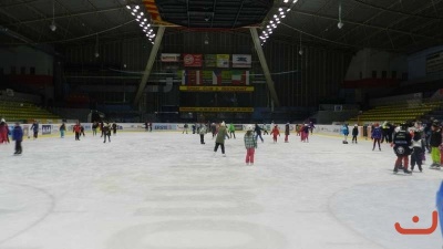 Bruslení na zimním stadionu
