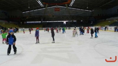 Bruslení na zimním stadionu