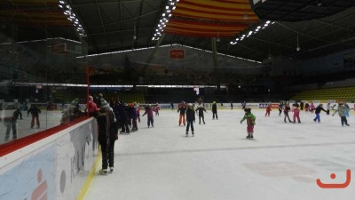 Bruslení na zimním stadionu