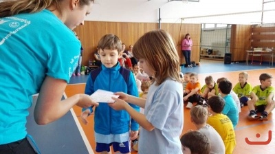 OP v oranžovém minivolejbalu