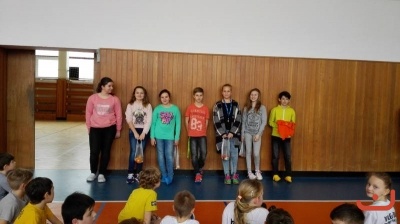 OP v oranžovém minivolejbalu
